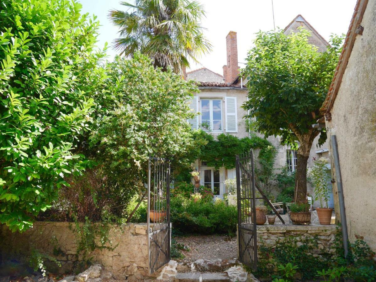 L'Arbre D'Ange Bed & Breakfast Montmorillon Exterior foto